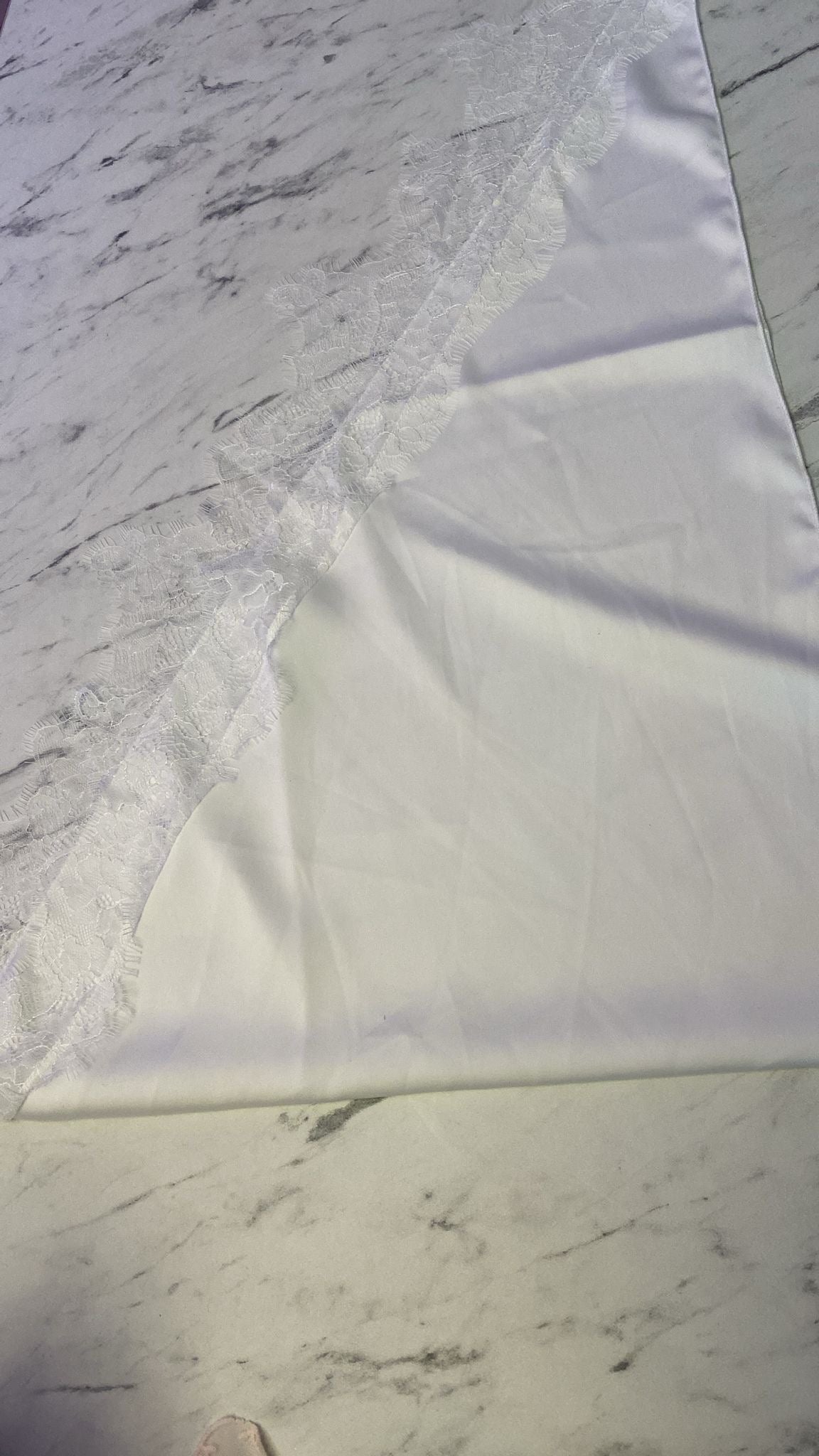 Carré de soie dentelle