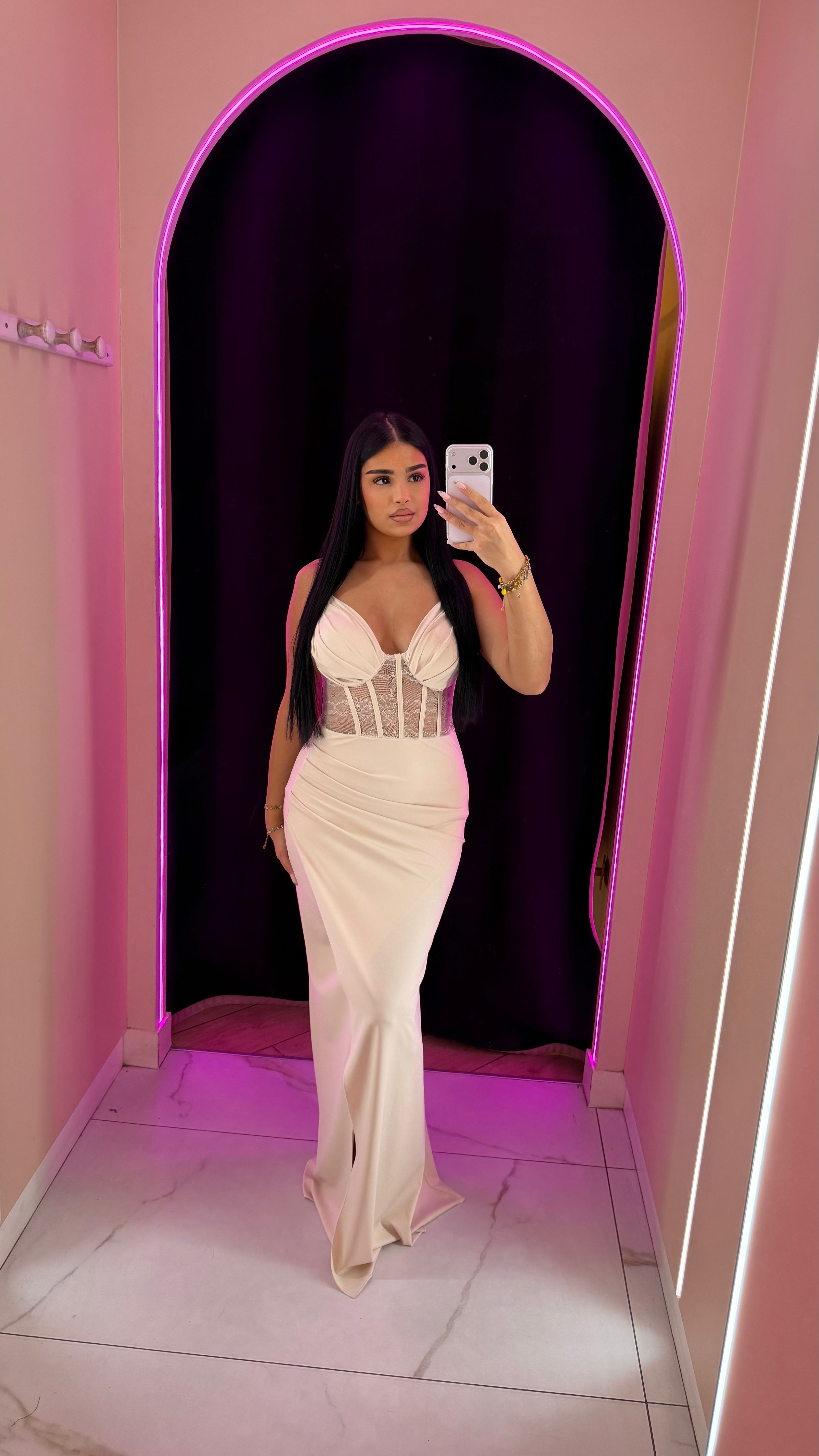 Magnifique robe détail dentelle