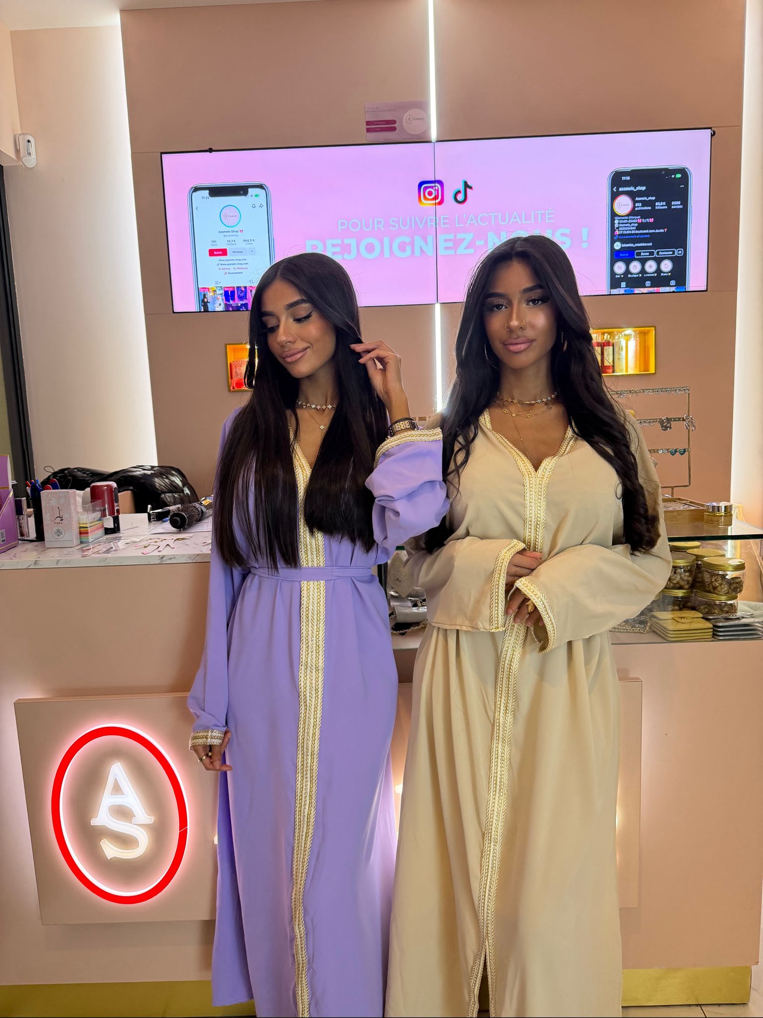 Abaya avec ceinture chems reserable au dos