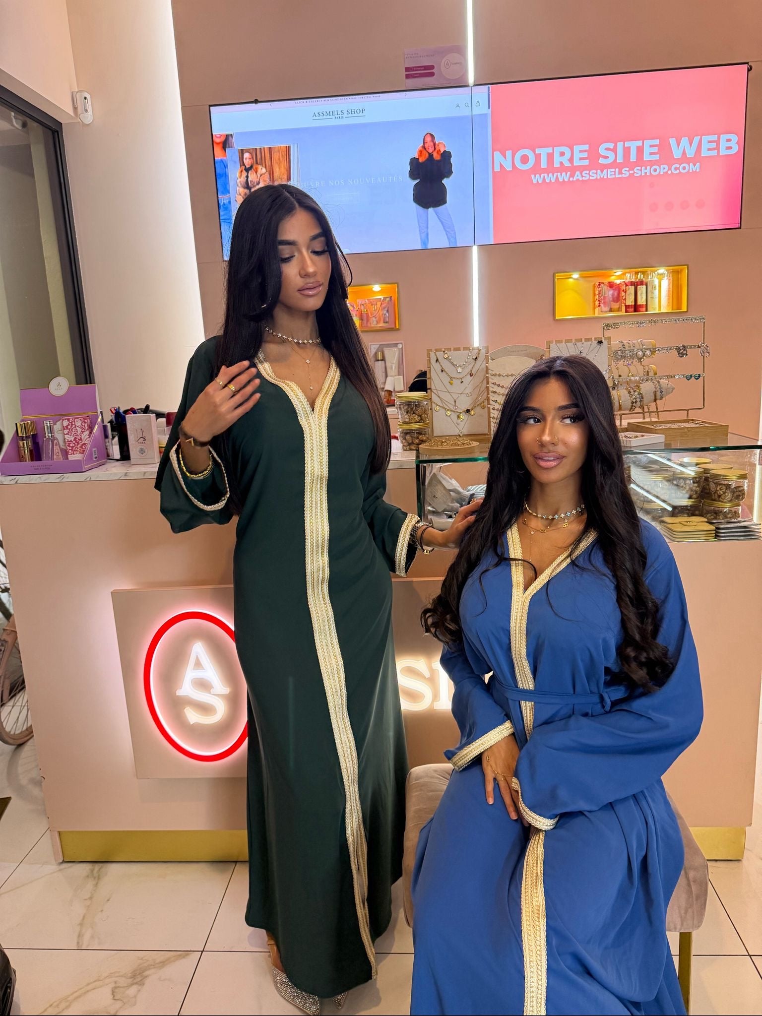 Abaya avec ceinture chems reserable au dos