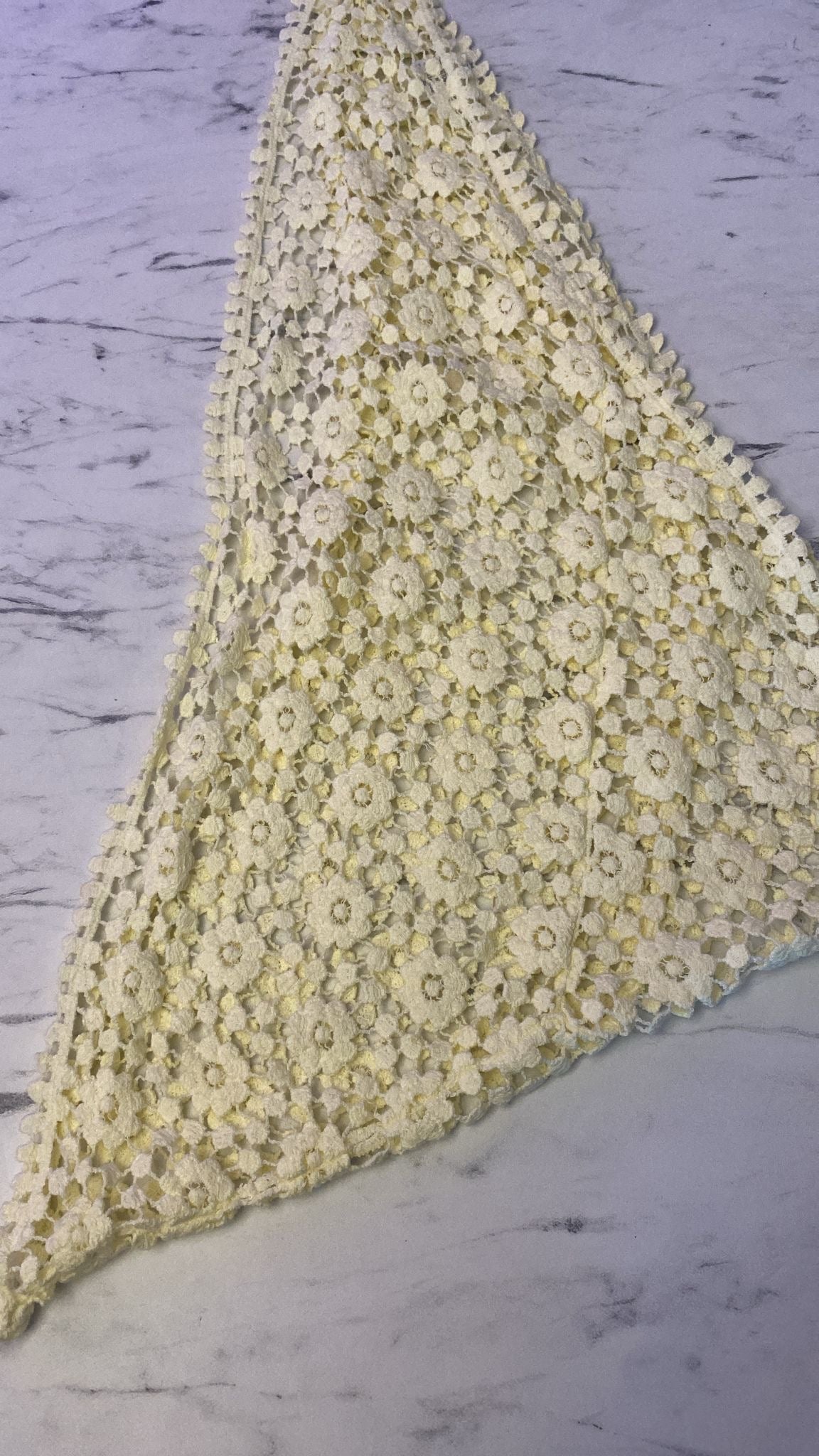 Carré dentelle
