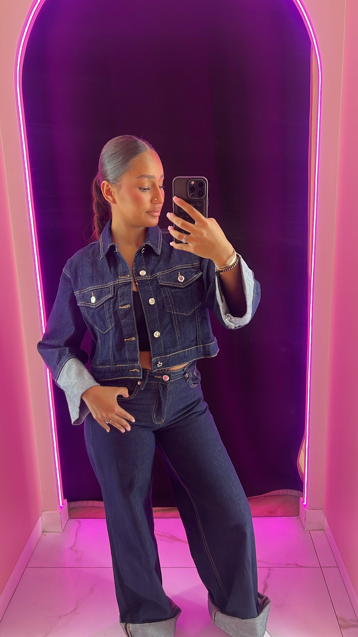 Veste en jean retroussé courte