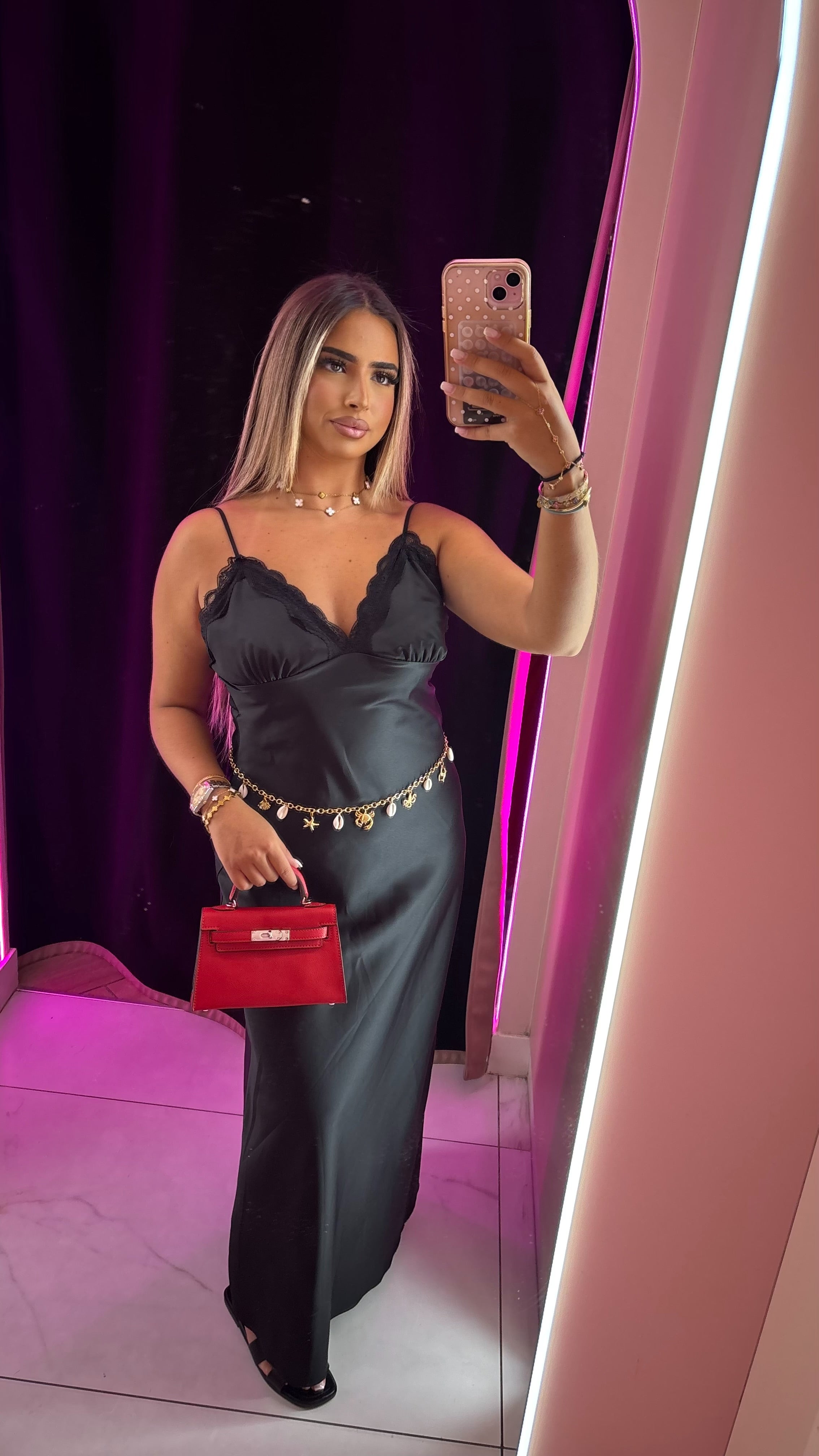 Magnifique robe détail dentelle