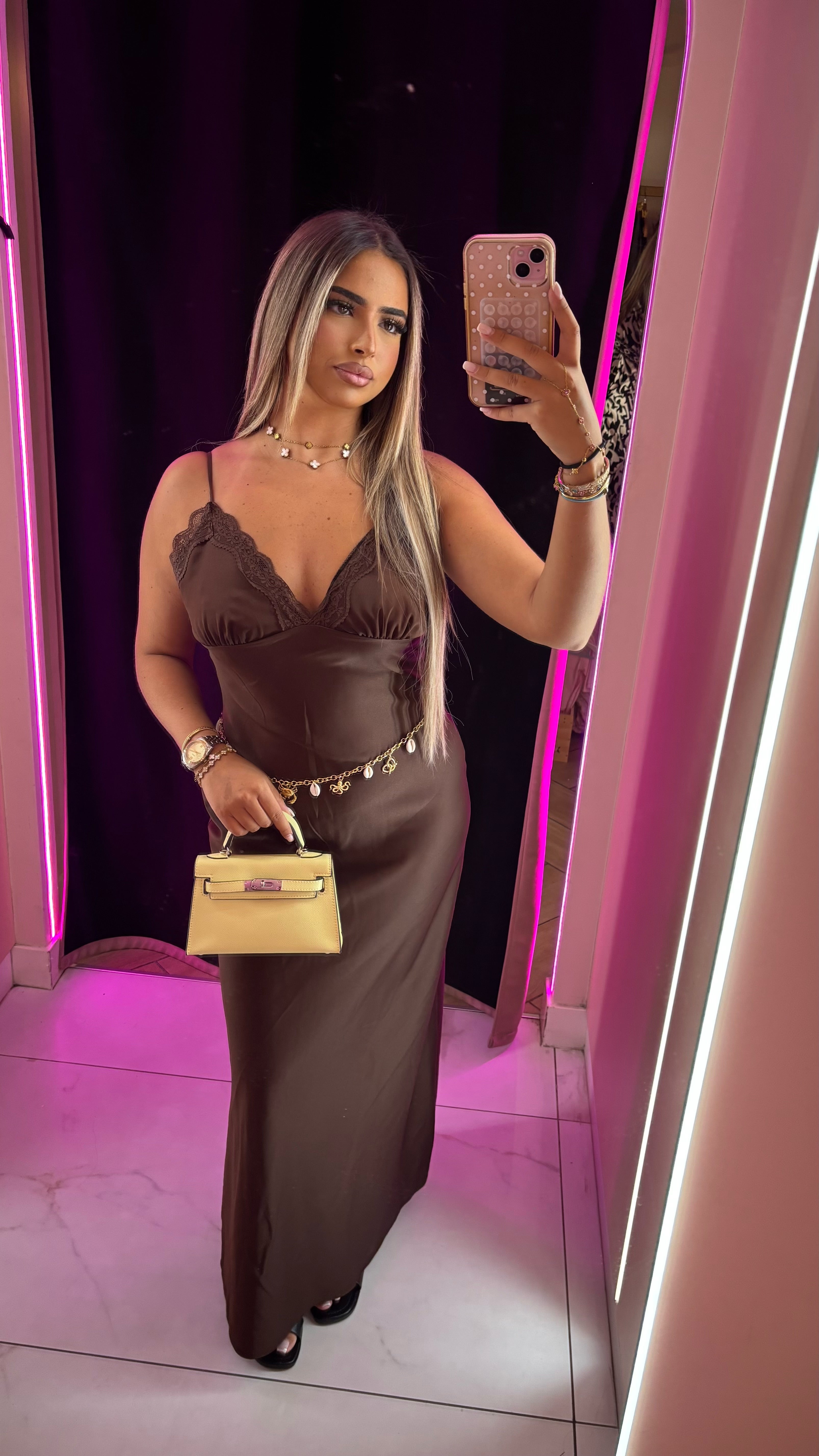 Magnifique robe détail dentelle