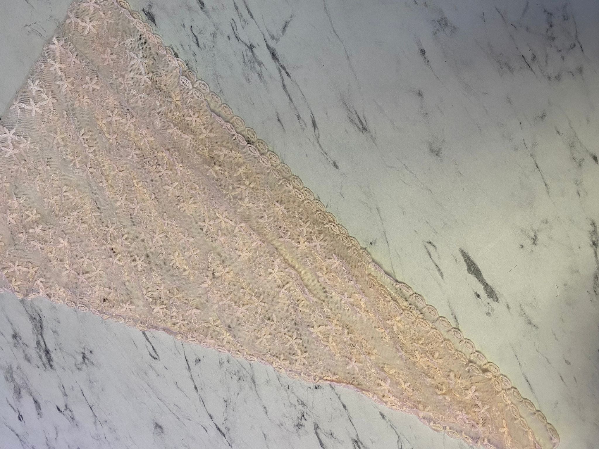 Carré dentelle