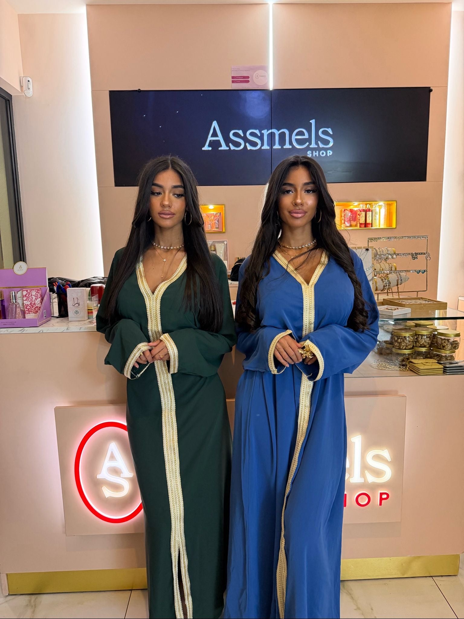 Abaya avec ceinture chems reserable au dos